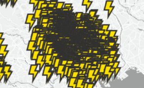 ものすごい雷雨